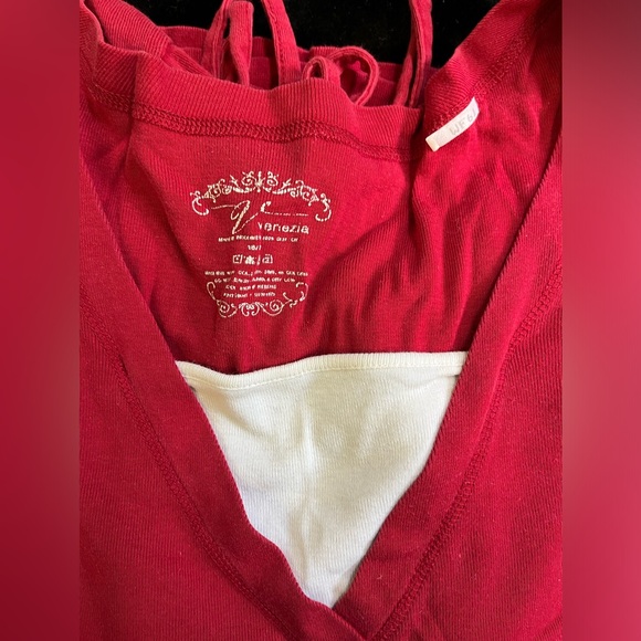 Soft red knit top - Picture 3 of 3